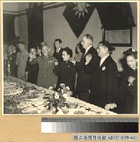 藏品(蔣主席與中外人士舉杯慶祝國慶)的圖片